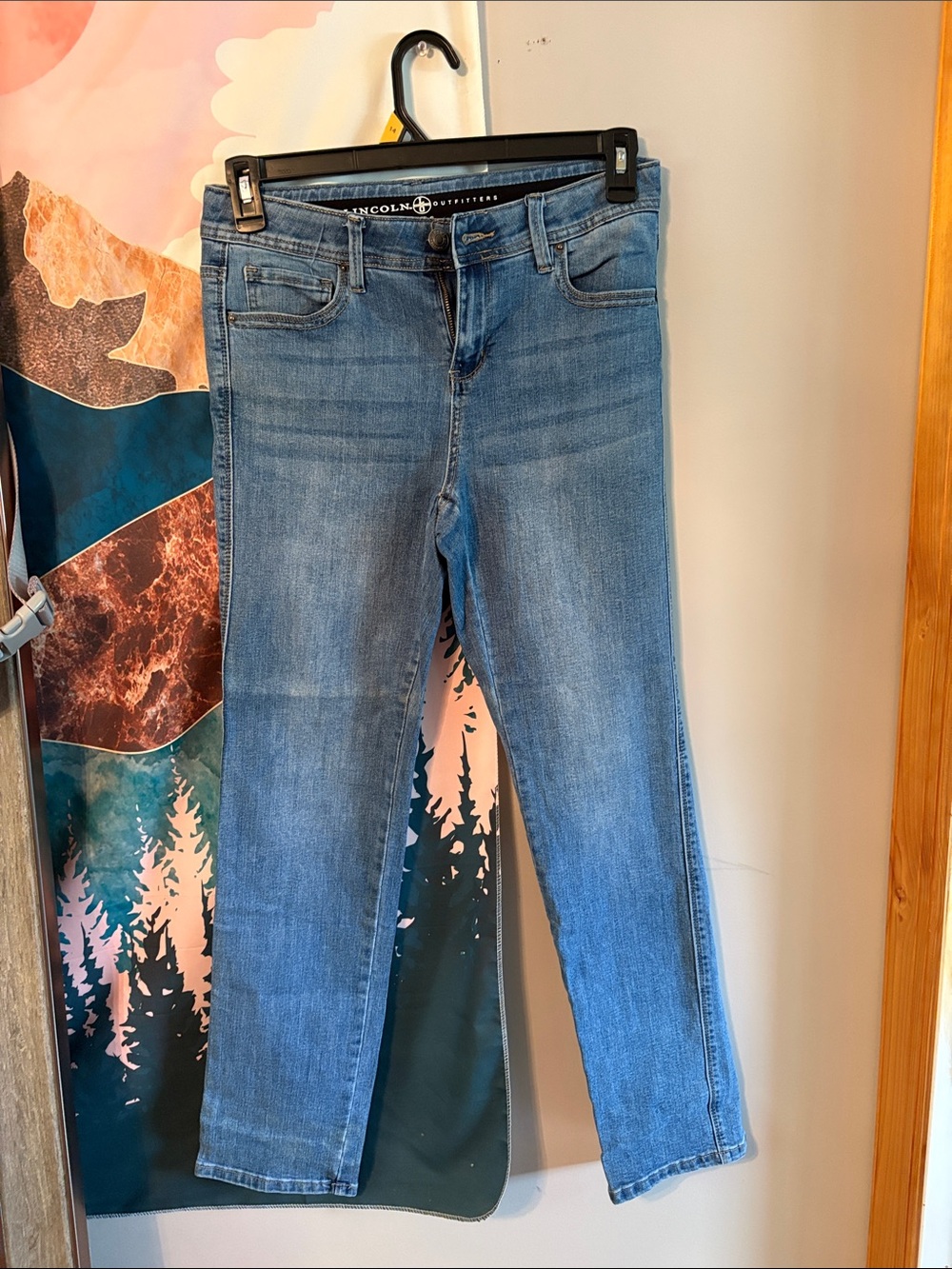 Straight-Leg Women’s Jeans in Light Blue Wash
